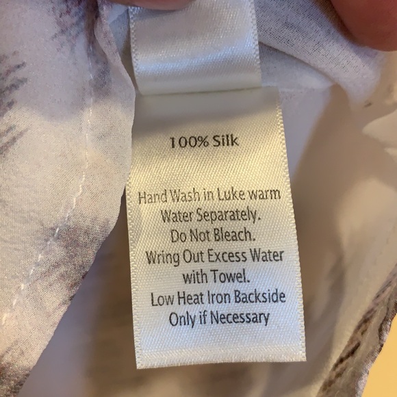 Ecru 100% Silk blouse Cold Shoulder Printed V Neck - Picture 4 of 6